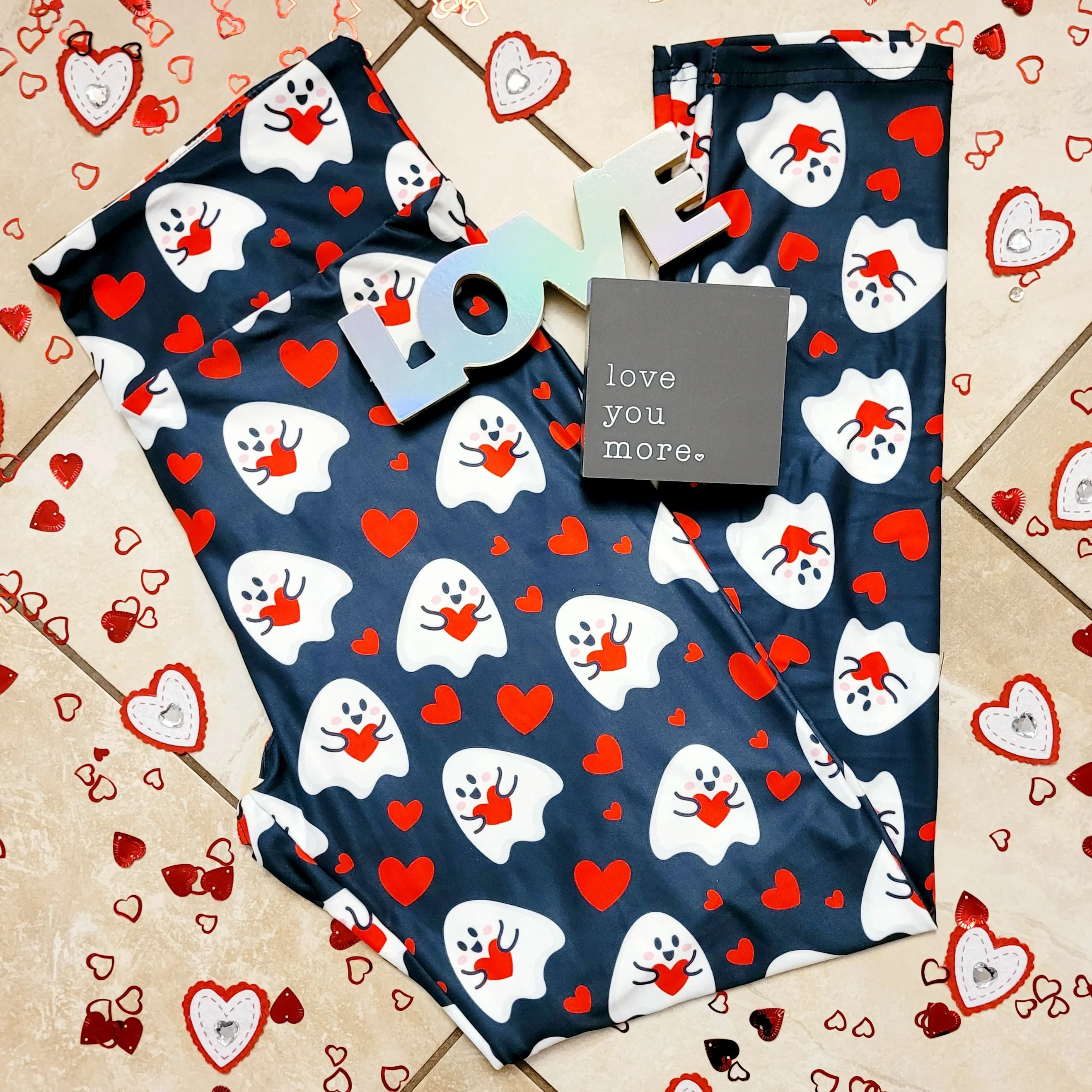 Chunky Lovely Ghosts And Hearts (Exclusive) - High-quality Handcrafted Vibrant Leggings