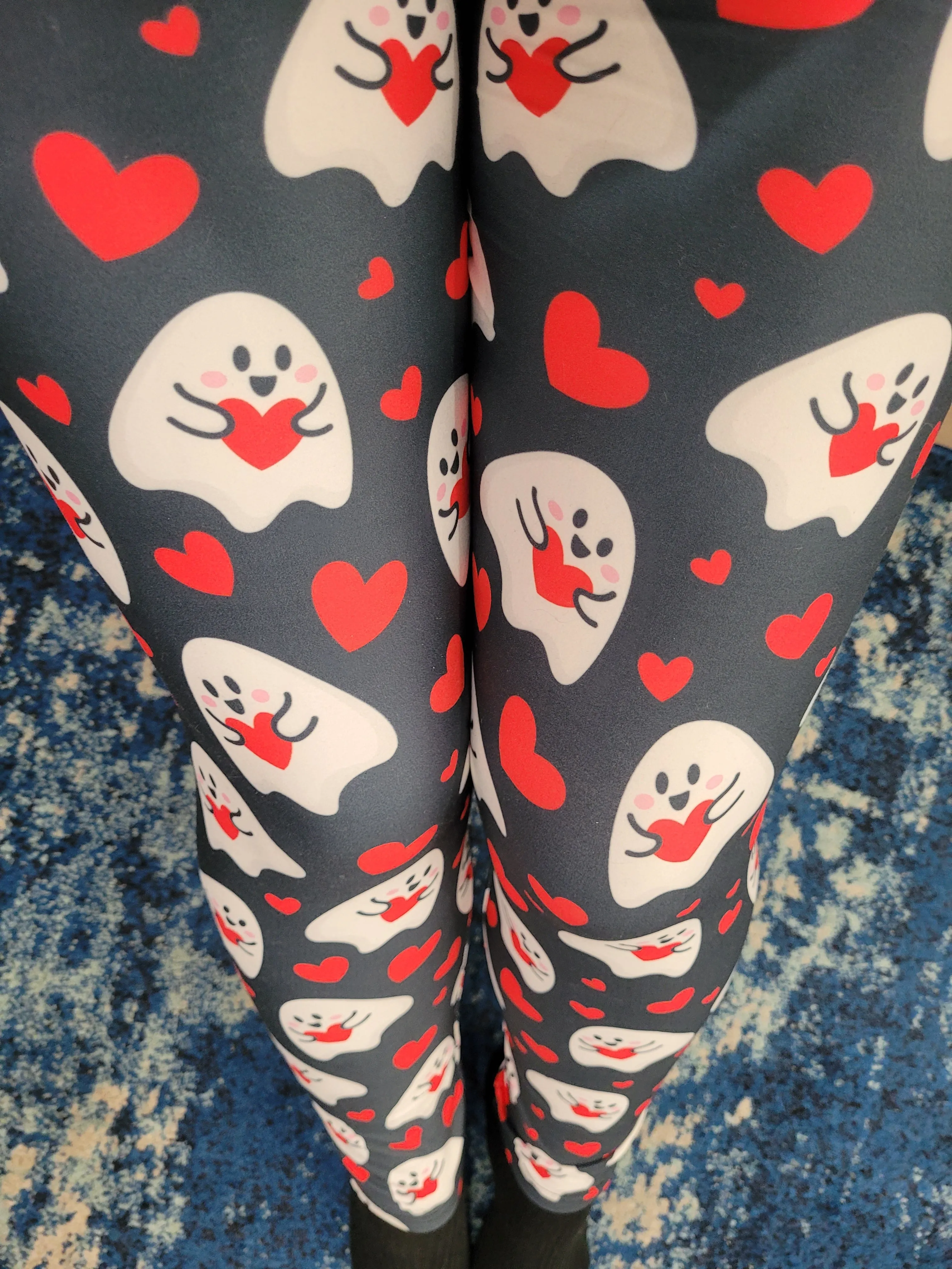 Chunky Lovely Ghosts And Hearts (Exclusive) - High-quality Handcrafted Vibrant Leggings