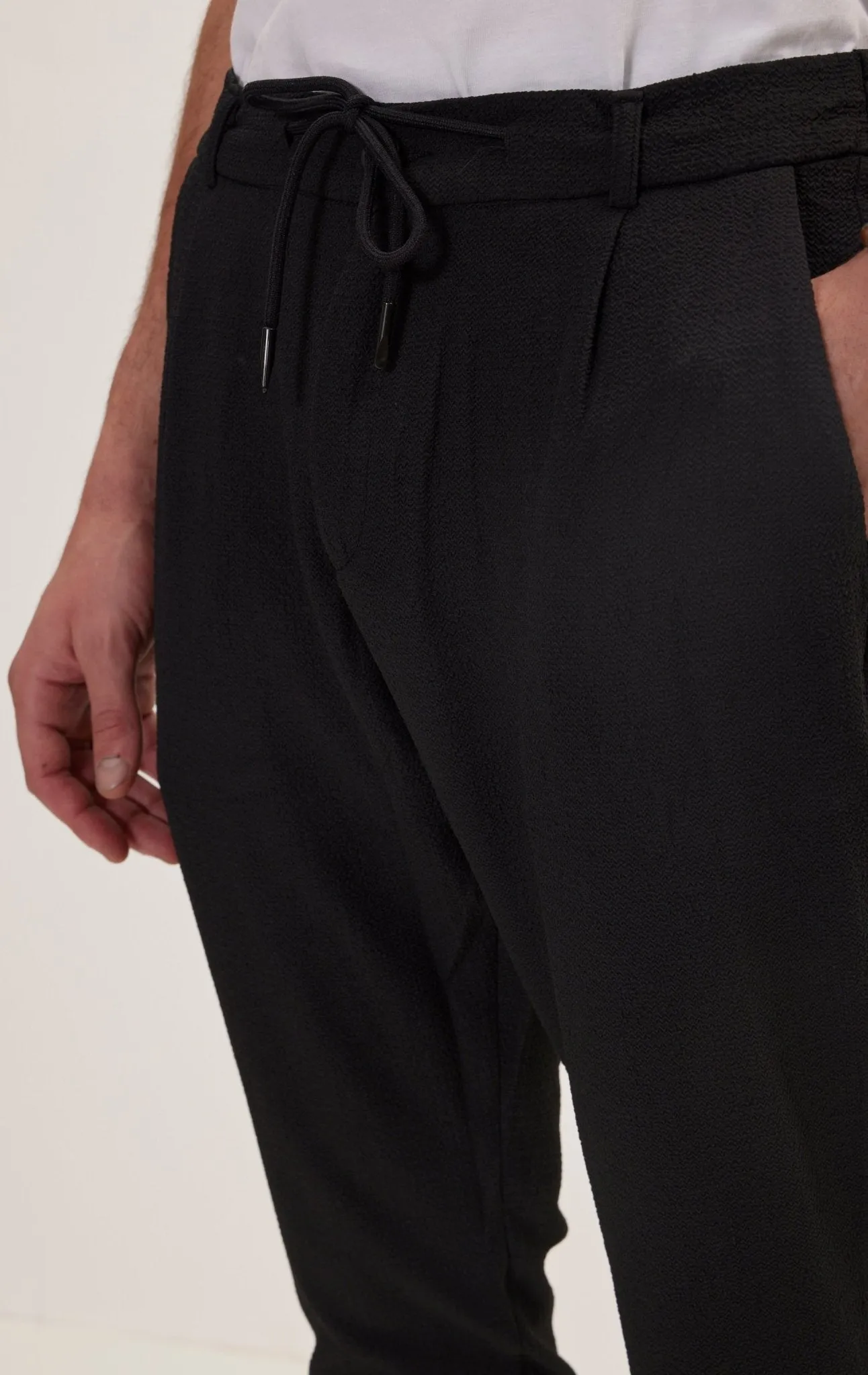 Front Pleated Waffle Pants - Black